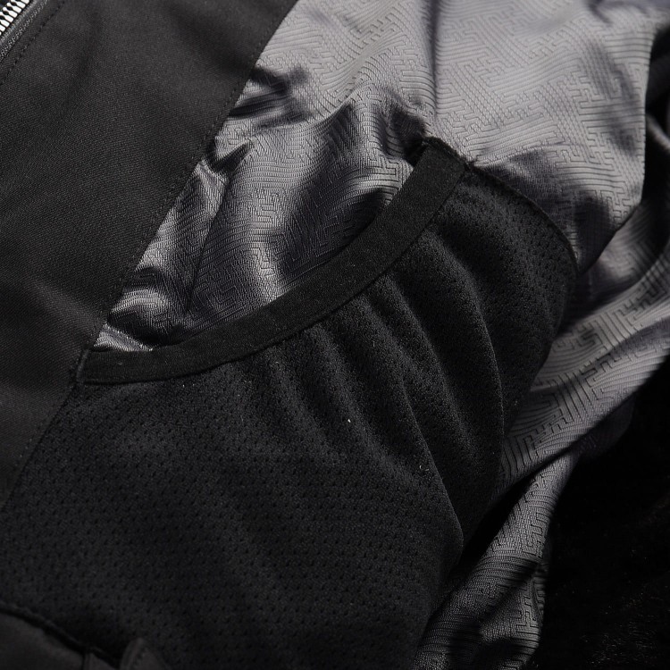 LJCF687990_15.jpg